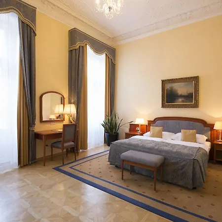 Grandhotel Pupp Szálloda 5*