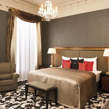 Grandhotel Pupp Szálloda 5*