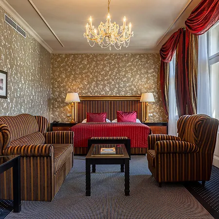 Grandhotel Pupp Szálloda