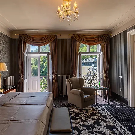 Grandhotel Pupp Szálloda