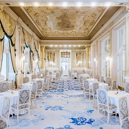 Grandhotel Pupp Szálloda